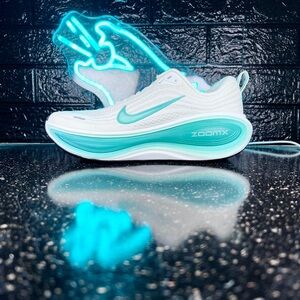 Nike Vomero Plus Women’s Walking Marathon Running Shoes Sneakers White - 9.5